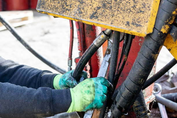 sprawdzanie węży hydraulicznych w koparce