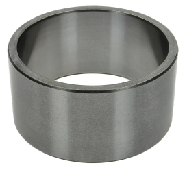 Tuleja przy połączeniu dolnego sworznia uchwytu obrotowego z ramą CASE 570 T